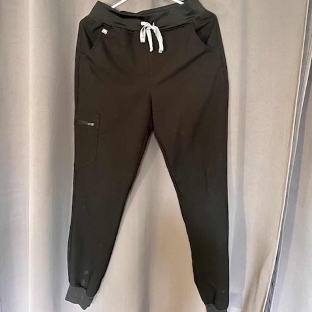 NWOT Figs High Waisted Zamora™ Jogger Scrub Pants- black, small